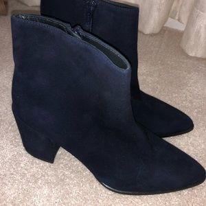 STUART Weitzman NAVY SUADE BOOTIES